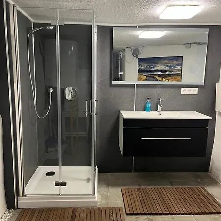 Charming Tiny House بيت للعطل درونشتاد
